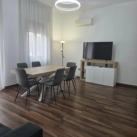 Vacanze Via Cagliari * オリスターノ
